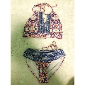 ATHLETA COLORFUL HALTER NECK BIKINI WITH KEYHOLE ✨